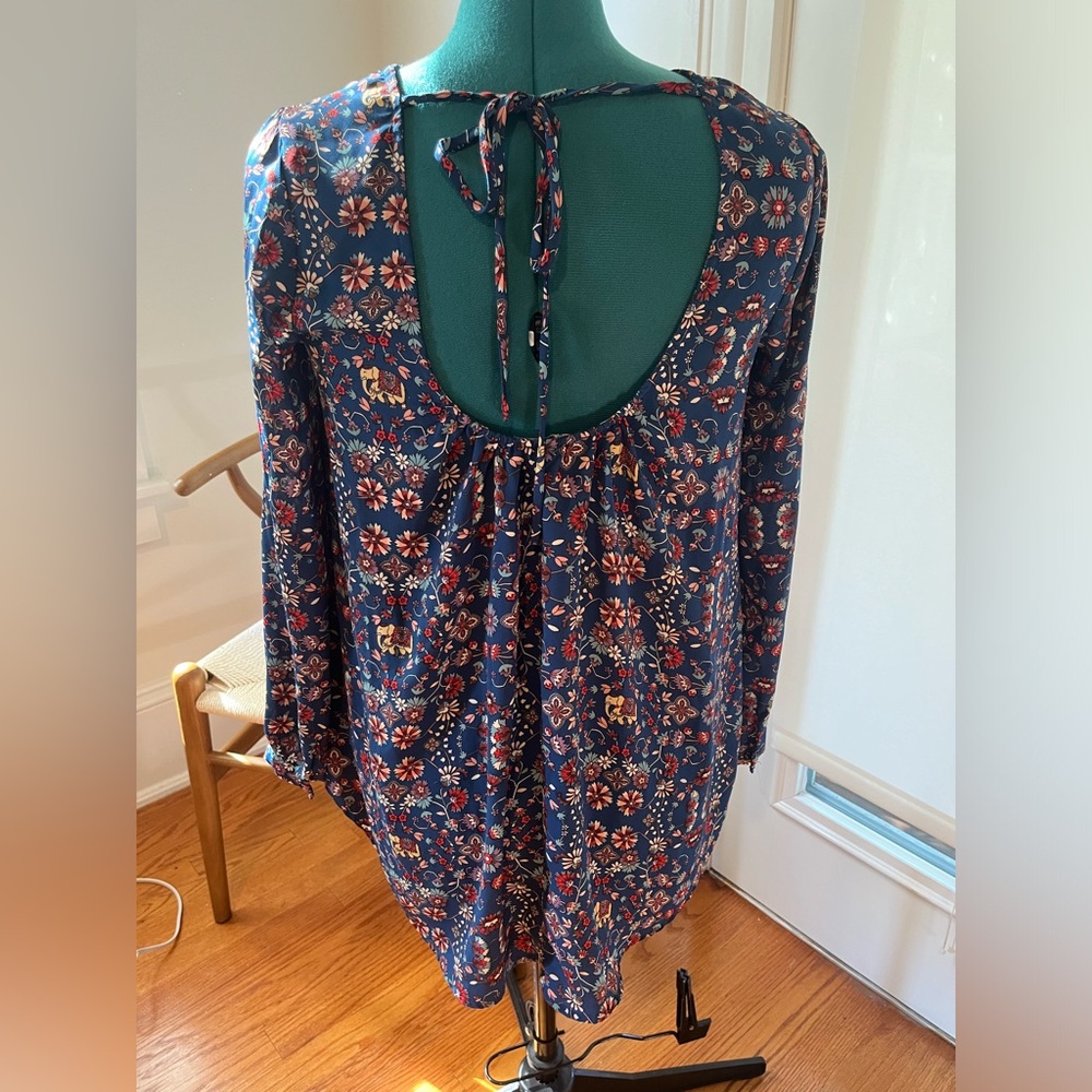 Love1 forever21 Xs slouchy chiffon blouse with elephant pattern.